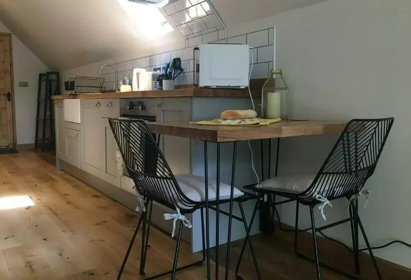 The Hive   Beautiful Studio With Amazing Hot Tub