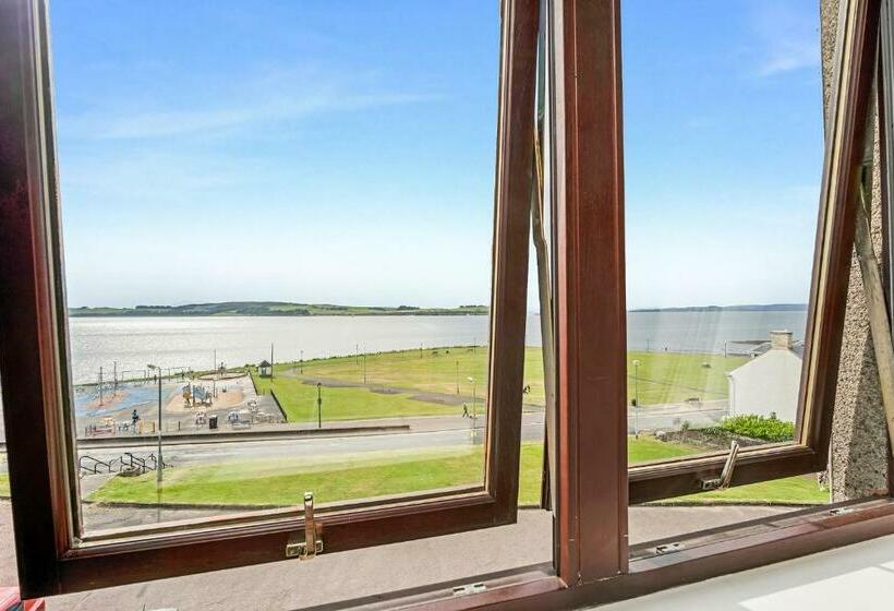 Penthouse Seafront Largs