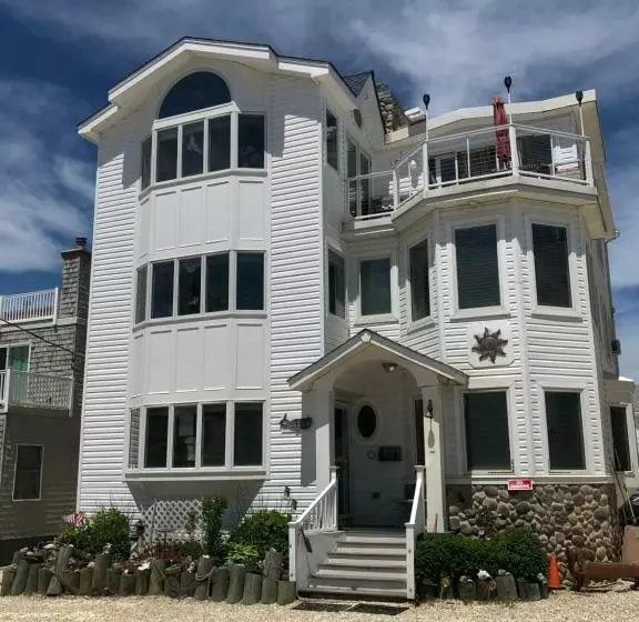Beach House Retreats 6 Just 30 Steps From The Beach With Rooftop Hot Tub And Gourmet Kitchen