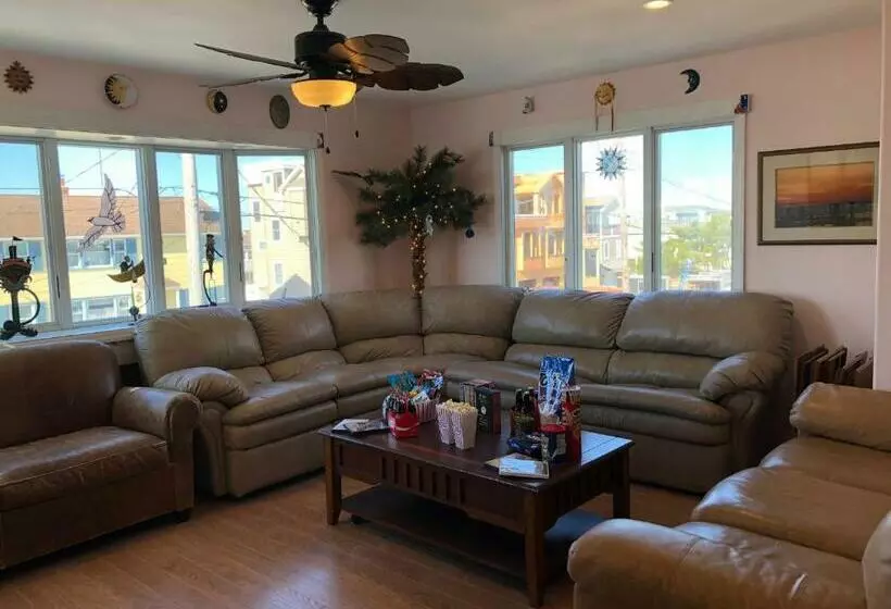 Beach House Retreats 6 Just 30 Steps From The Beach With Rooftop Hot Tub And Gourmet Kitchen