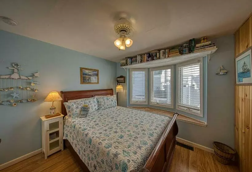 Beach House Retreats 6 Just 30 Steps From The Beach With Rooftop Hot Tub And Gourmet Kitchen