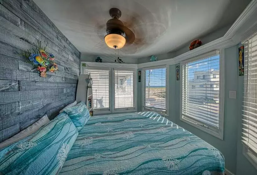 Beach House Retreats 6 Just 30 Steps From The Beach With Rooftop Hot Tub And Gourmet Kitchen