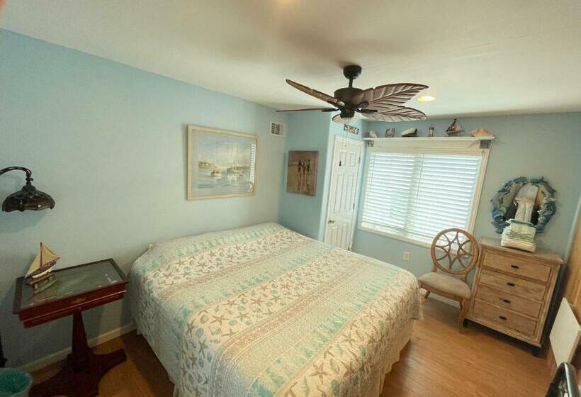 Beach House Retreats 6 Just 30 Steps From The Beach With Rooftop Hot Tub And Gourmet Kitchen