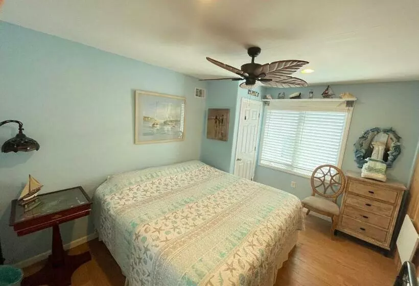 Beach House Retreats 6 Just 30 Steps From The Beach With Rooftop Hot Tub And Gourmet Kitchen