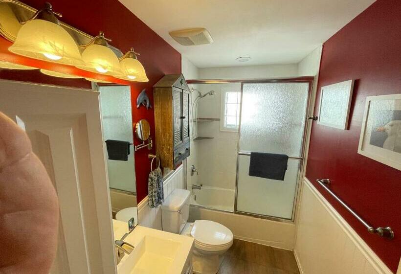 Beach House Retreats 6 Just 30 Steps From The Beach With Rooftop Hot Tub And Gourmet Kitchen