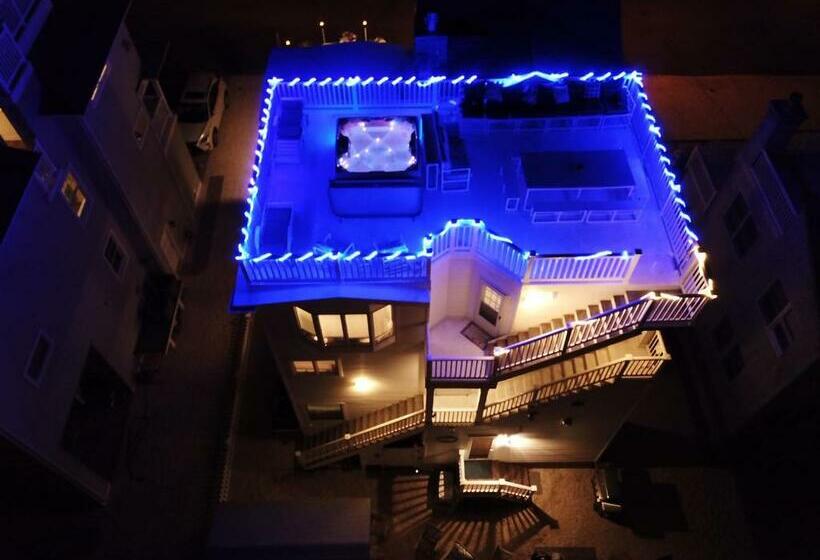 Beach House Retreats 6 Just 30 Steps From The Beach With Rooftop Hot Tub And Gourmet Kitchen