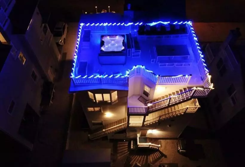 Beach House Retreats 6 Just 30 Steps From The Beach With Rooftop Hot Tub And Gourmet Kitchen