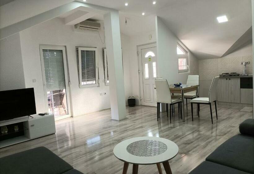 Ceca Apartment