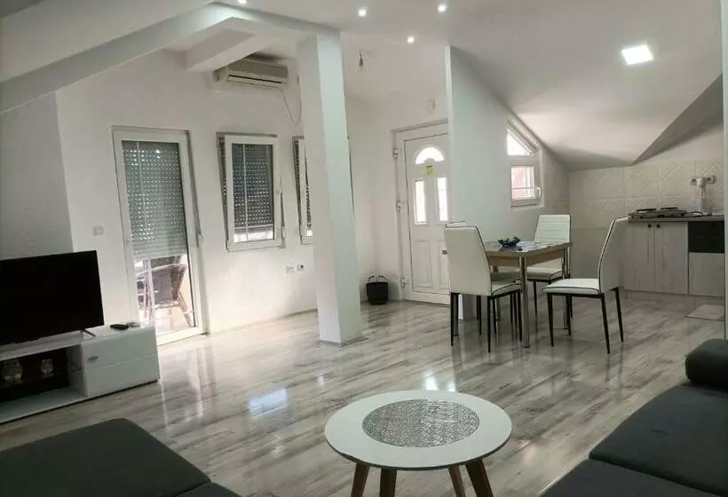 Ceca Apartment