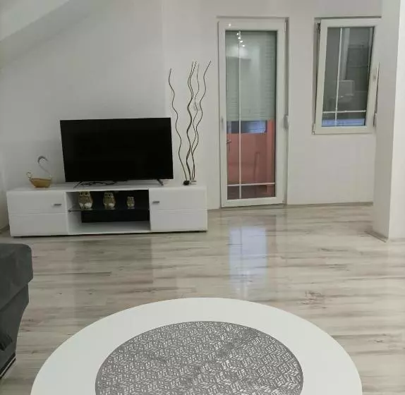Ceca Apartment