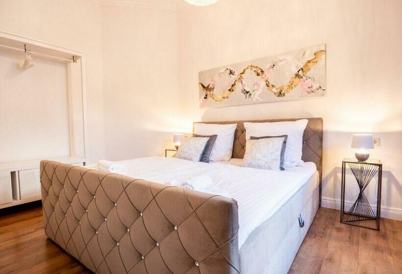 Euphoras   Central & Stylish Apartment   Parking