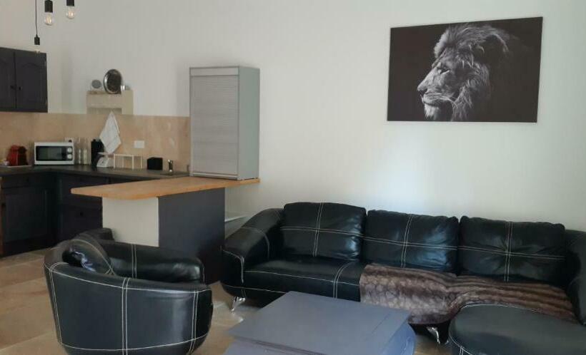 Charmante Maison De Village Au Centre De Mouries