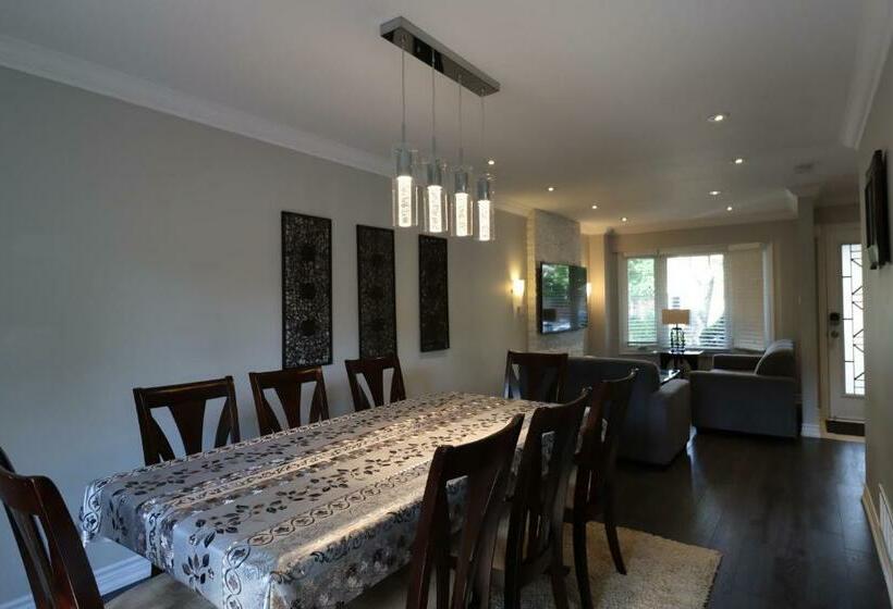 3 Bedroom Home In Mississauga