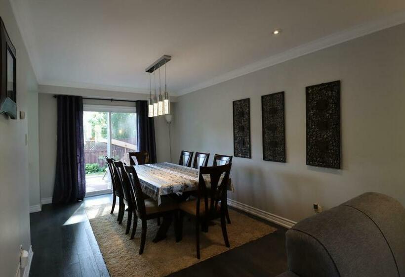 3 Bedroom Home In Mississauga