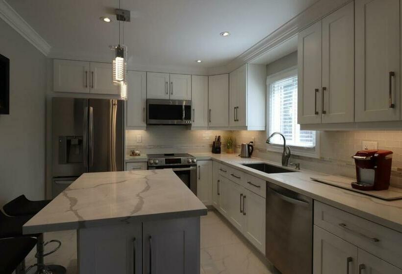 3 Bedroom Home In Mississauga