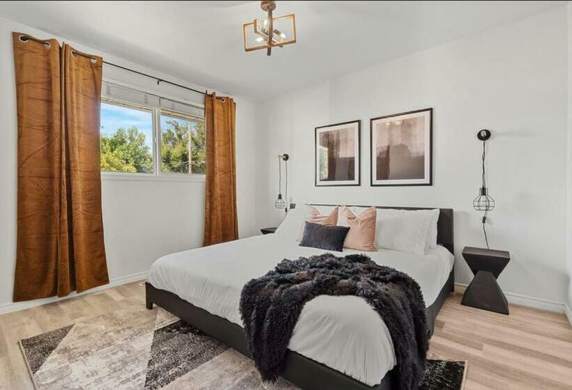 Colour & Coal I 10 Min To Royal Tyrrell I Sleep 14