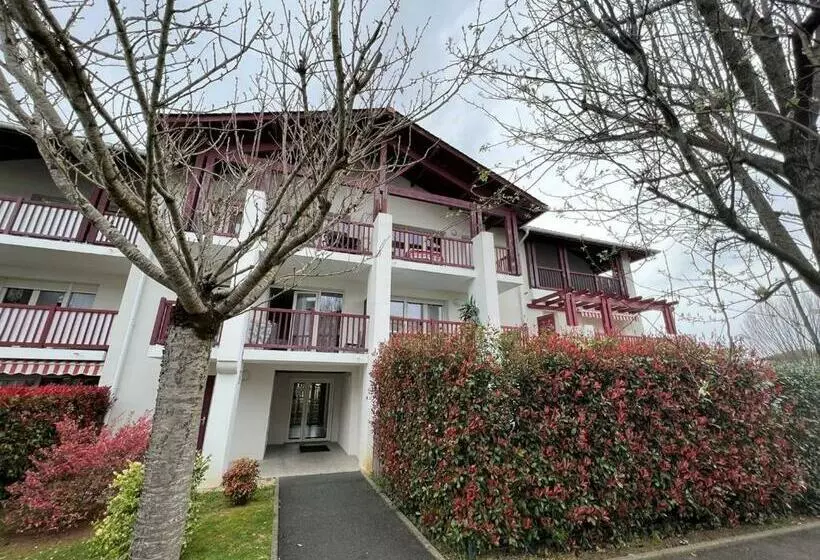 T2 Confortable à Cambo Les Bains, 1er étage, Parking, Wi Fi, Proche Centre, Quartier Calme   Fr 1 49