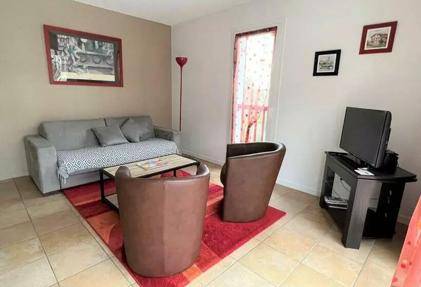 T2 Confortable à Cambo Les Bains, 1er étage, Parking, Wi Fi, Proche Centre, Quartier Calme   Fr 1 49