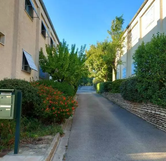 Appartement/studio Dans Petite Résidence Calme