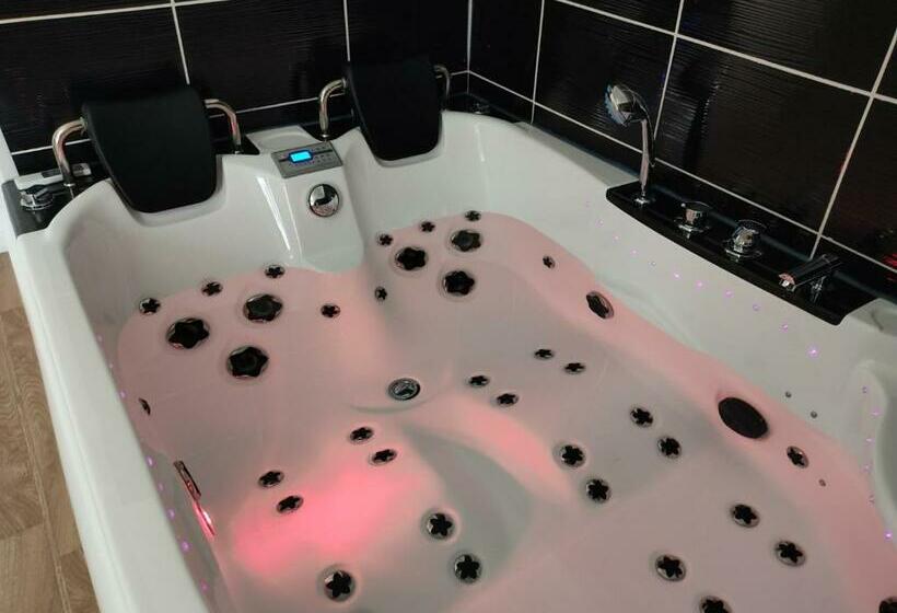 Ng Suitehome   Lille I Roubaix Centre I Coq Français   Balnéo   Netflix   Wifi