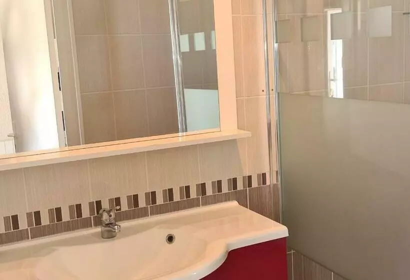 Charmante Maison Rénovée Avec Jardin Commun, Proche Plage Et Commerces, Idéale Pour 2 Personnes   Fr