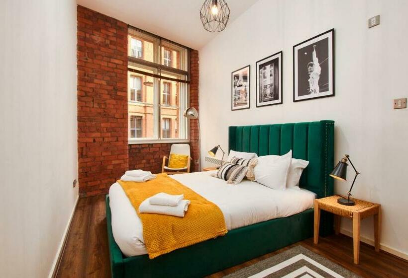 Chic Georgian Flat In Central Manchester