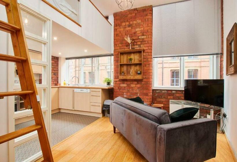 Chic Georgian Flat In Central Manchester
