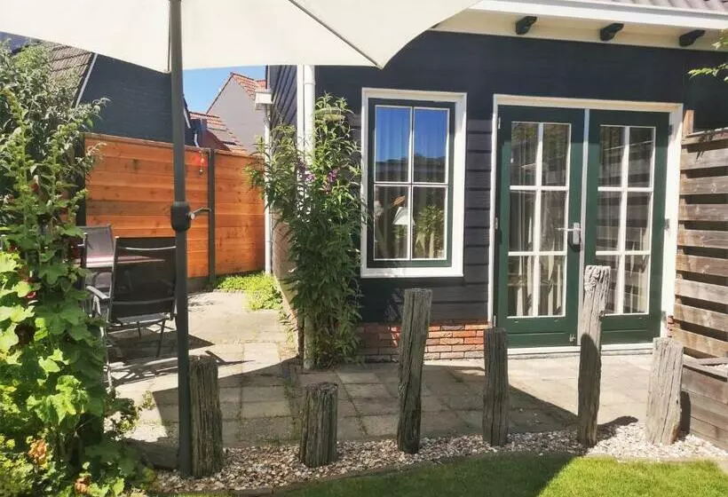 Rustig Gelegen Vakantiehuis Ak10