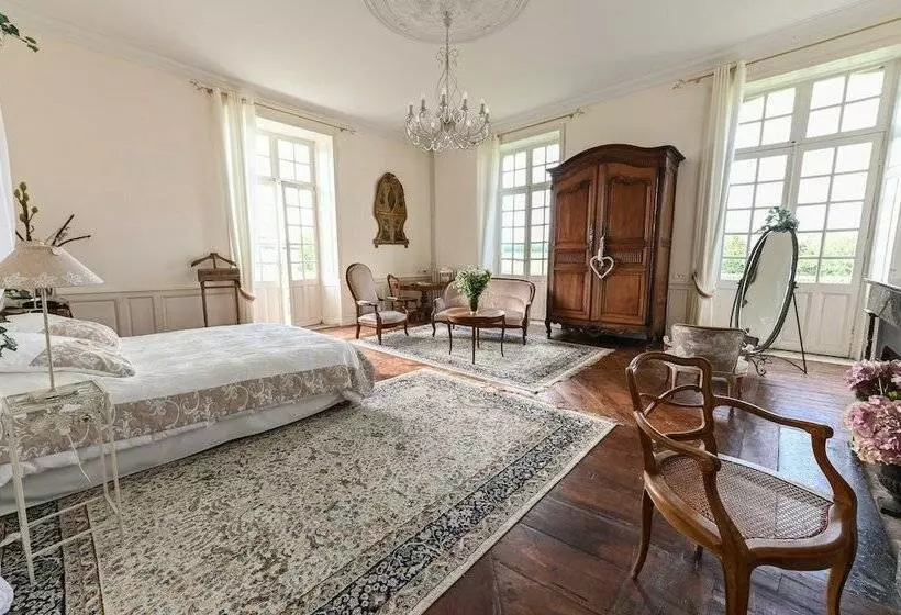 هتل Chateau De Mouillepied