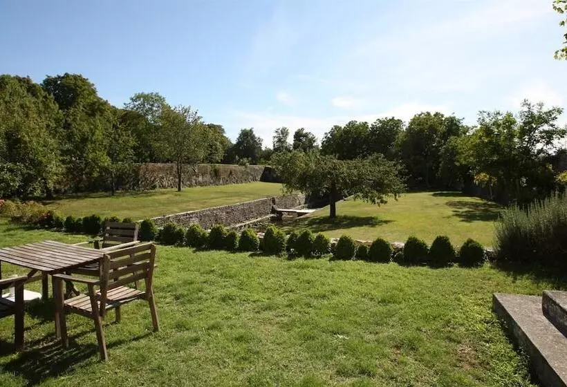 هتل Chateau De Mouillepied