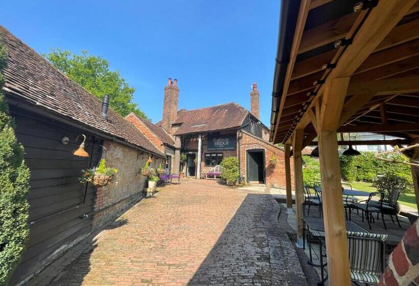 فندق Halfway Bridge