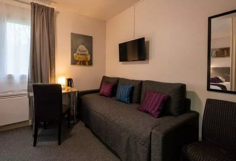 Logis Hotel Le Prieure