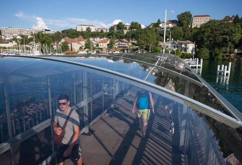 בית מלון כפרי Ibis Thonon Centre