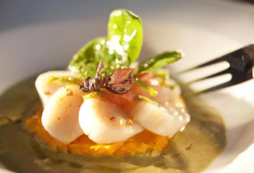 Отель L Aubinière Hôtel Restaurant & Spa