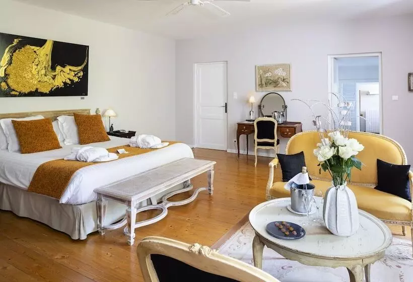 Отель Le Moulin De Valaurie