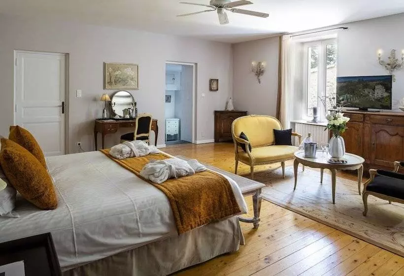 Отель Le Moulin De Valaurie