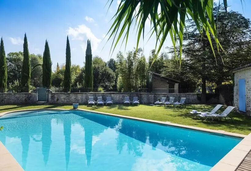 Отель Le Moulin De Valaurie