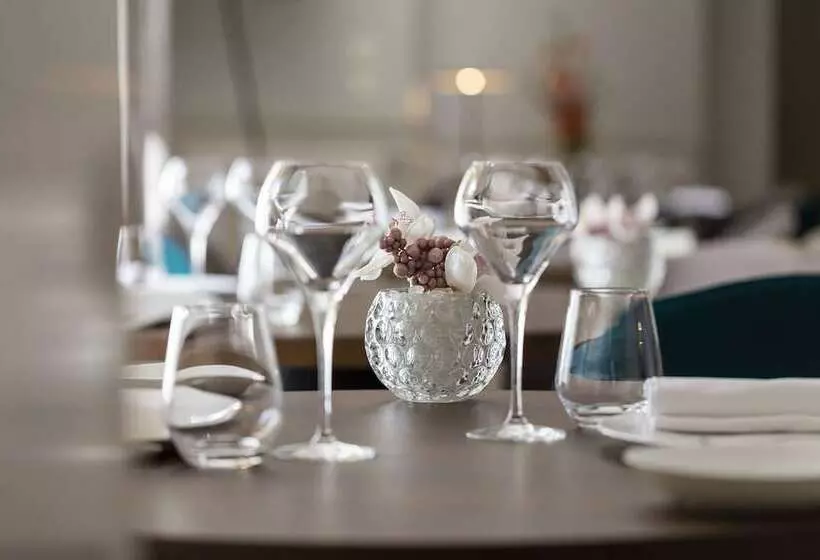 Отель Le Moulin De Valaurie