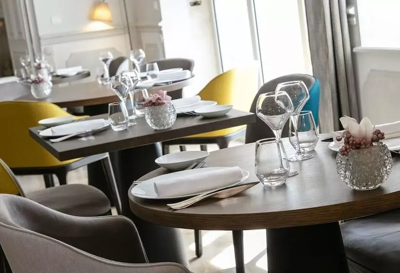 Отель Le Moulin De Valaurie