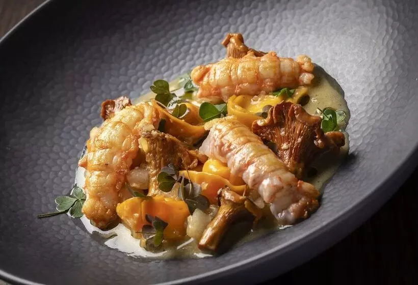 Отель Le Moulin De Valaurie