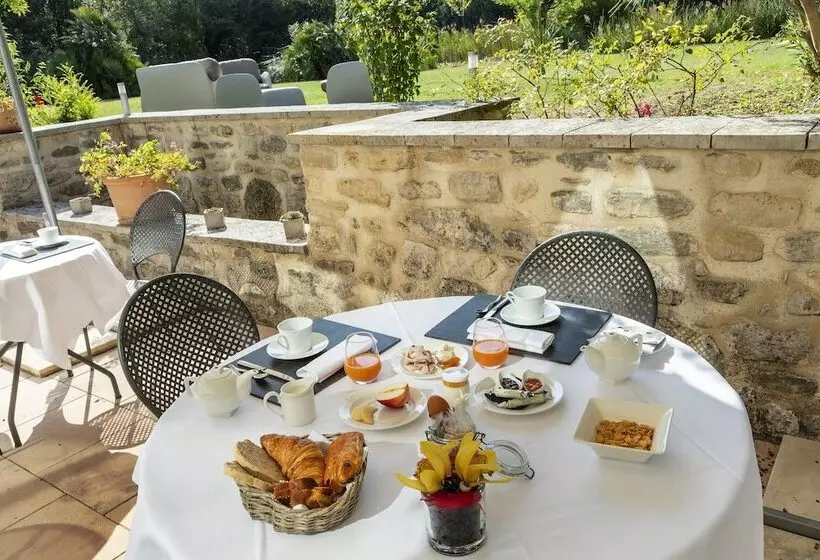 Отель Le Moulin De Valaurie