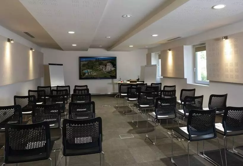 Отель Le Moulin De Valaurie