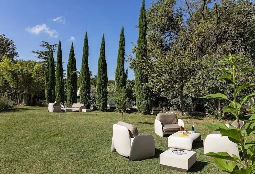 Отель Le Moulin De Valaurie