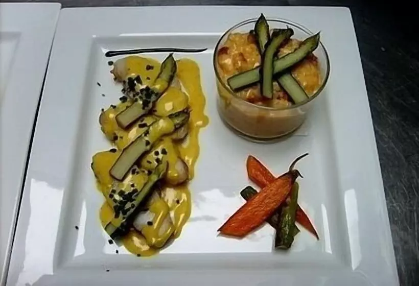 هتل Logis Hôtel Le Bretagne