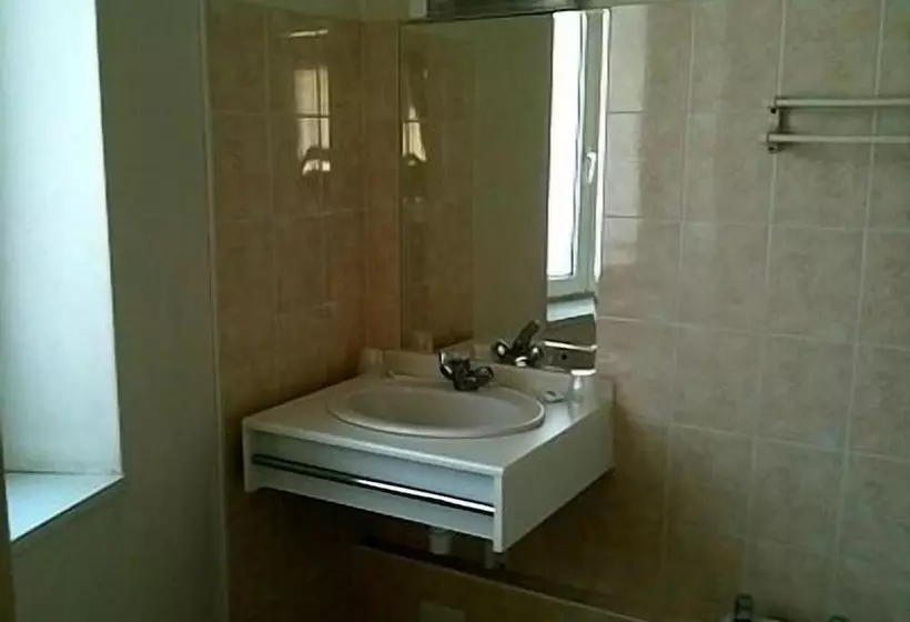 هتل Logis Hôtel Le Bretagne