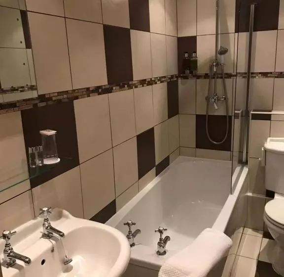 בית מלון כפרי Ravenstone Manor