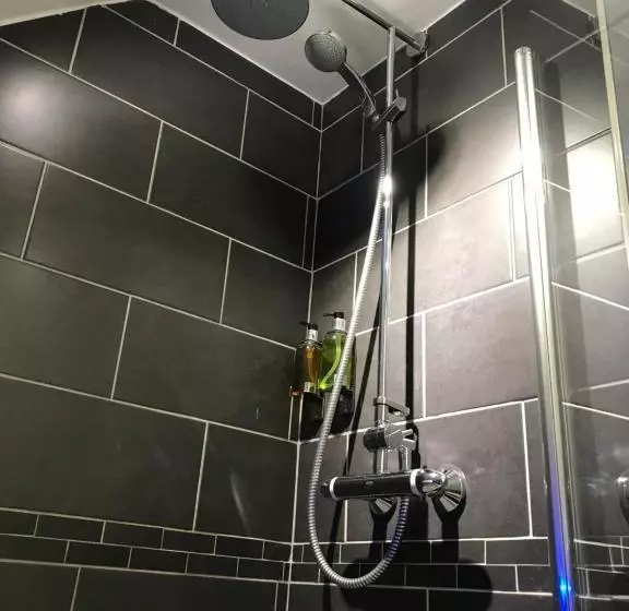 בית מלון כפרי Ravenstone Manor