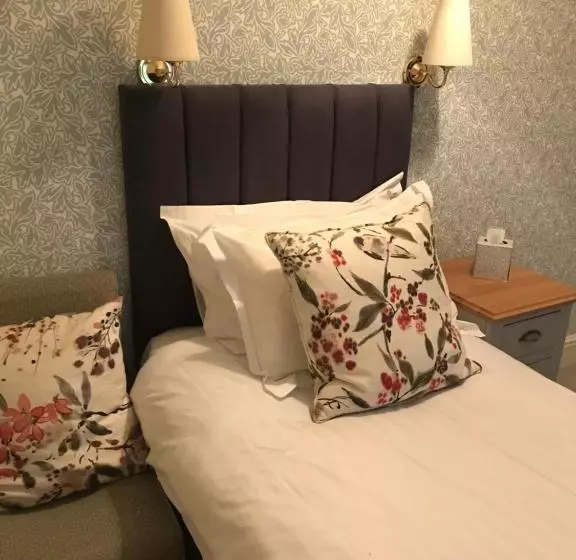 בית מלון כפרי Ravenstone Manor