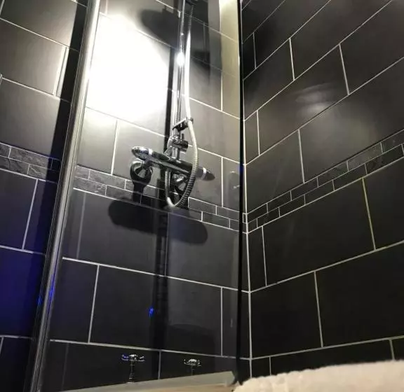 בית מלון כפרי Ravenstone Manor