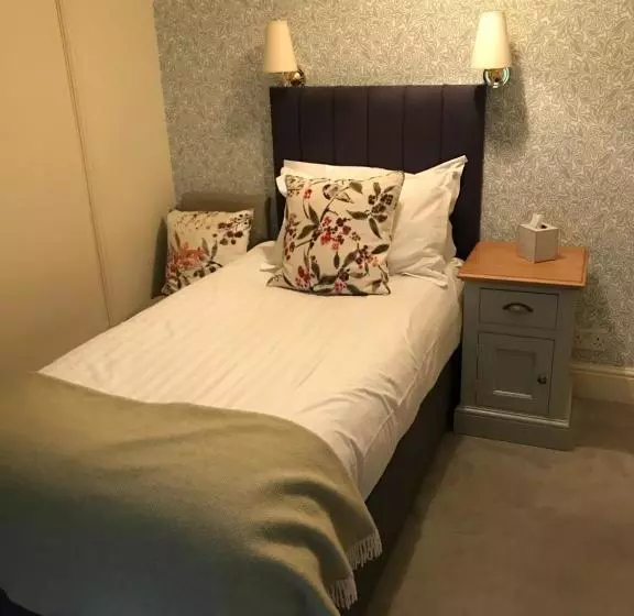 בית מלון כפרי Ravenstone Manor